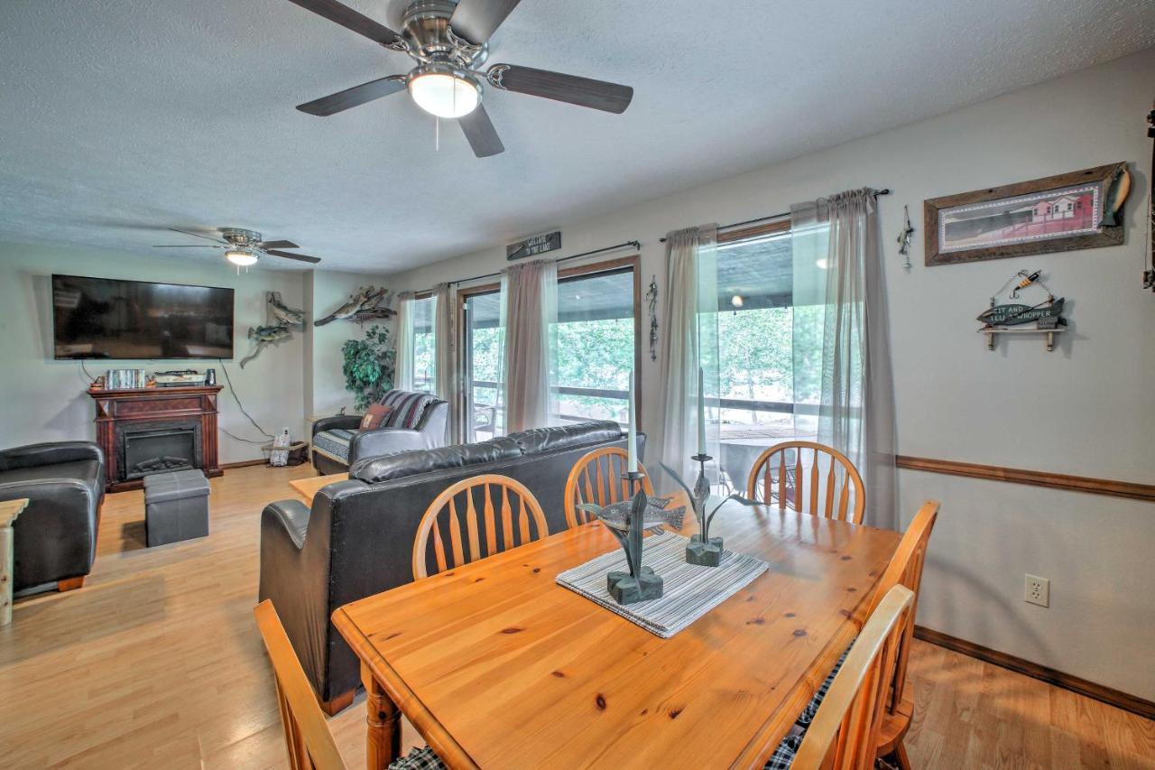 Lakefront Table Rock Home With Fire Pit! Golden Екстериор снимка