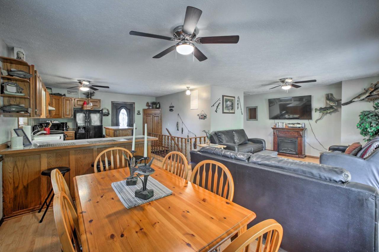 Lakefront Table Rock Home With Fire Pit! Golden Екстериор снимка