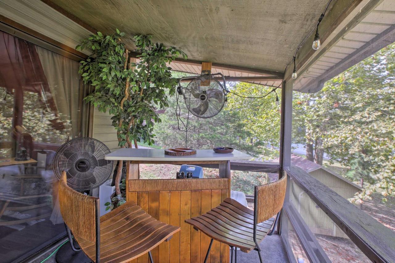 Lakefront Table Rock Home With Fire Pit! Golden Екстериор снимка