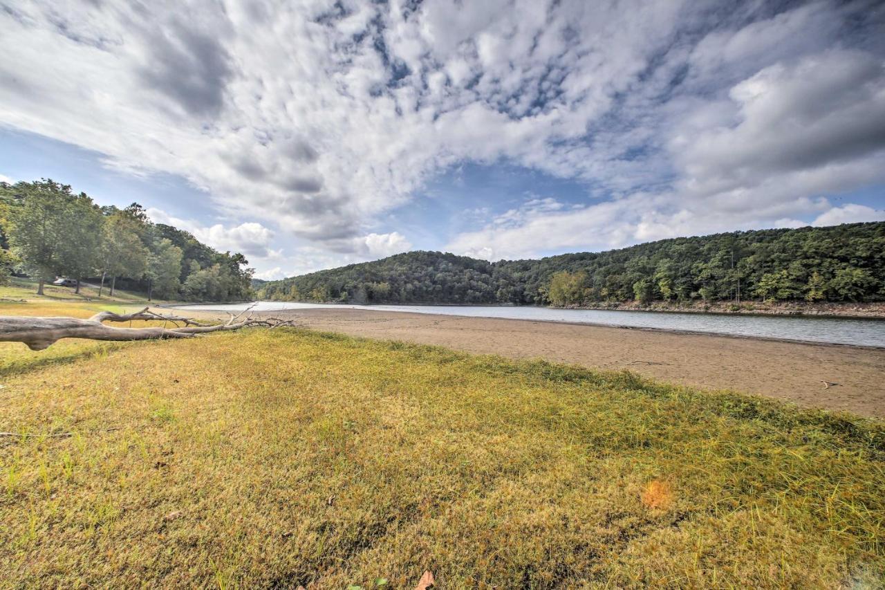 Lakefront Table Rock Home With Fire Pit! Golden Екстериор снимка